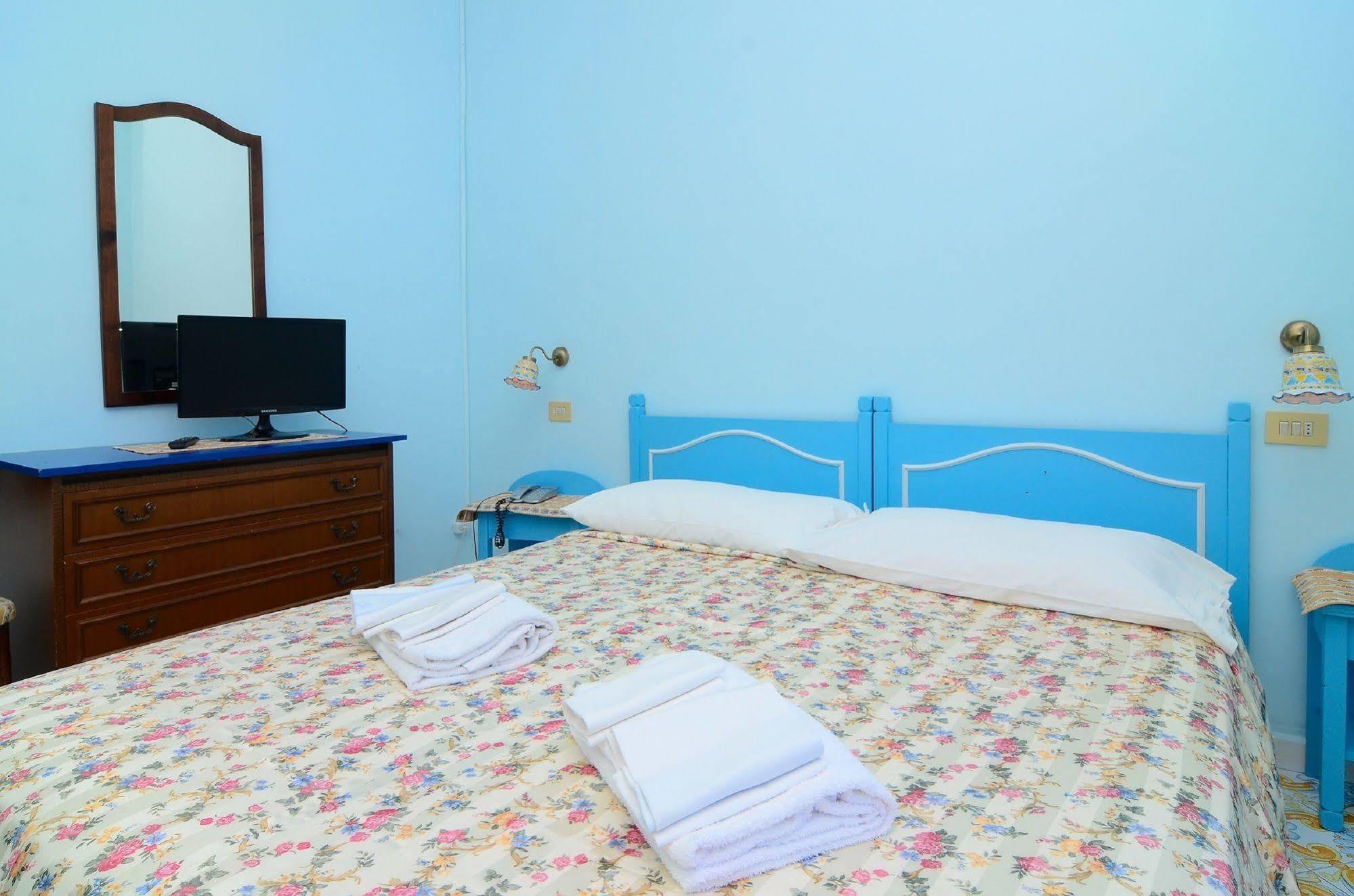 Hotel Terme Marina Lacco Ameno  ภายนอก รูปภาพ